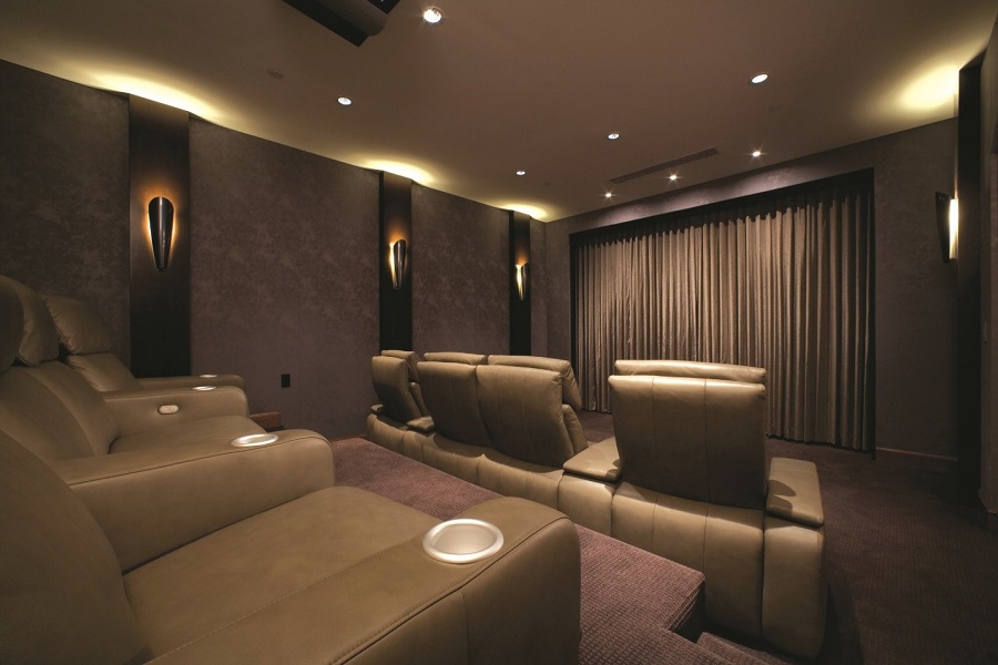 Take Advantage of Technology in a Picture Perfect Home Theater